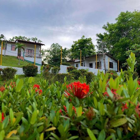 Hotel Candilejas Puerto Berrio المظهر الخارجي الصورة
