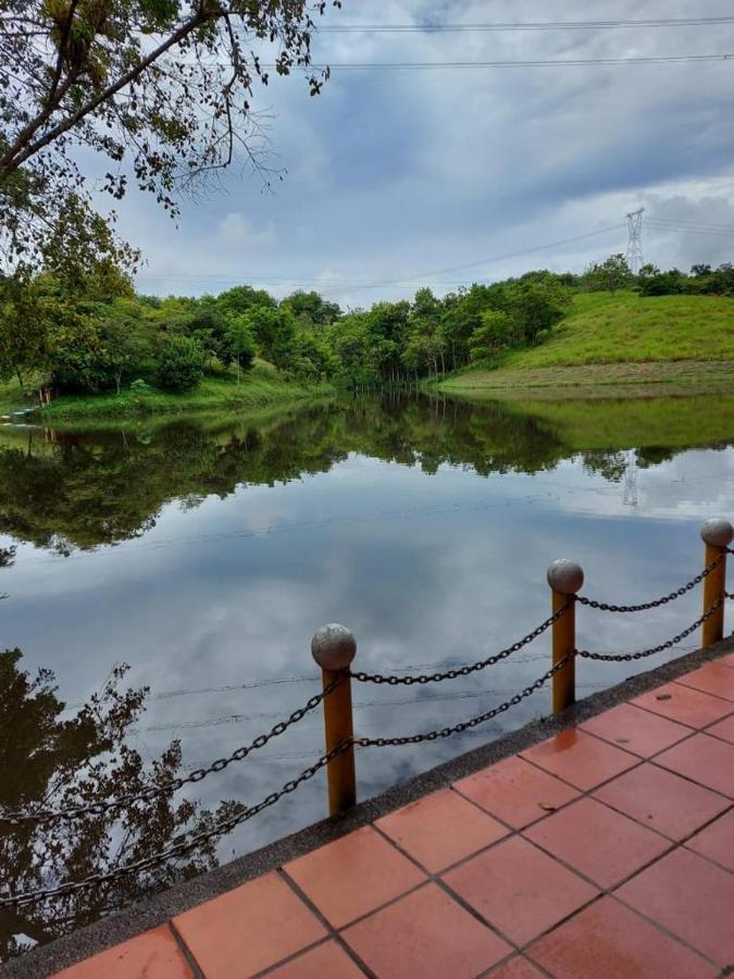 Hotel Candilejas Puerto Berrio المظهر الخارجي الصورة